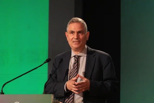 Ομιλητής σε συνέδριο με ακροατήριο