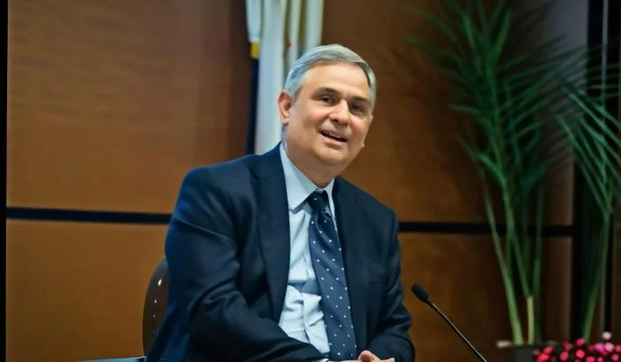 Παρέμβαση σε ημερίδα με οθόνη παρουσίασης